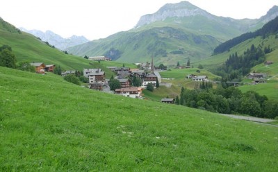 Blick vom Skilift Junker nach St. Antönien. Das ist der Beweis, dass der Tebrulift auf die andere Seite führte.