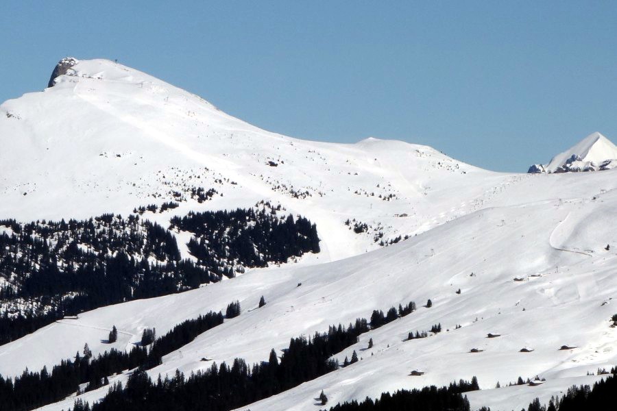 Blick ins Skigebiet Elsigenalp oberhalb von Frutigen, März 2013