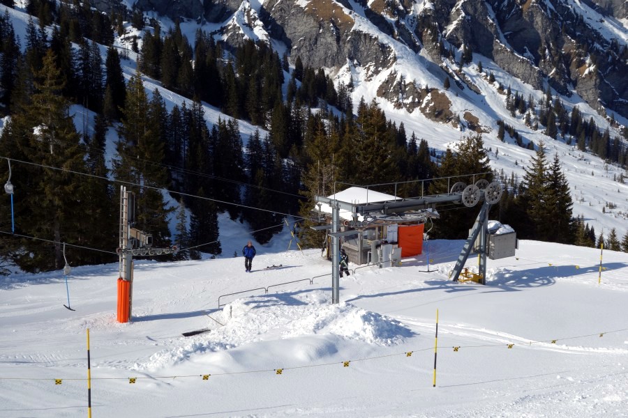 Talstation des Schlepplifts Sandige Böden-Stand, eine Von Roll-Anlage, März 2013