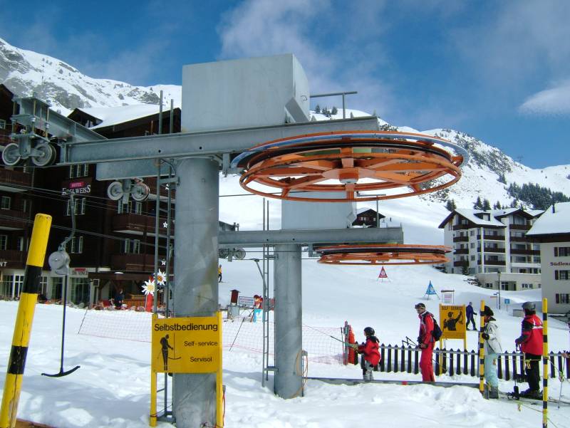 Talstationen der Schlepplifte Alpenrose, April 2006