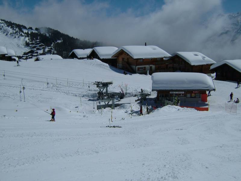 Talstationen der Trainerschlepplifte Bettmeralp, April 2006