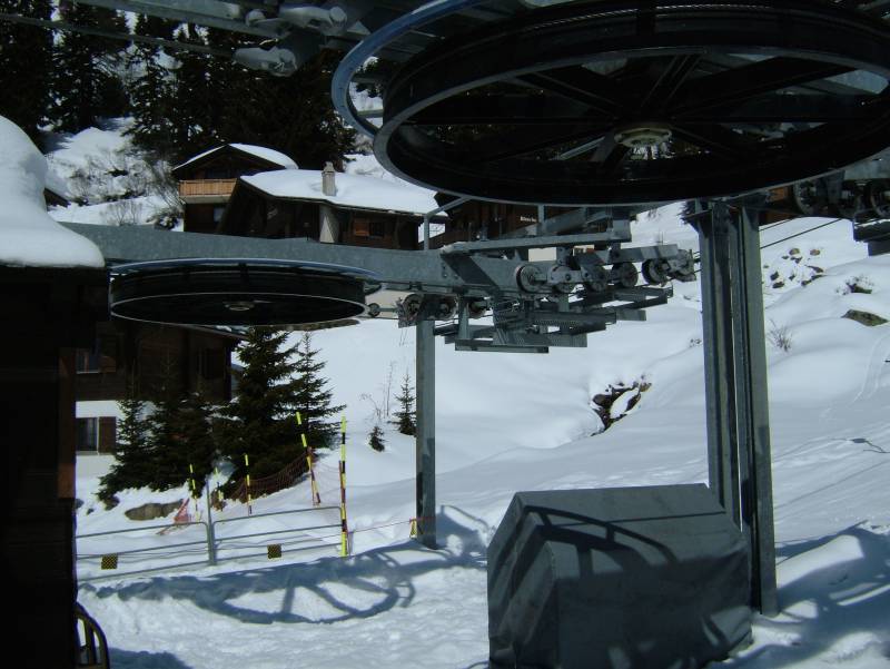 Talstationen der Schlepplifte Alpmatten, April 2006