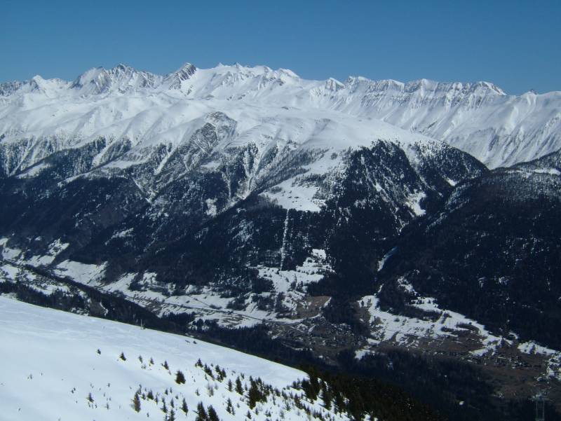 Blick Richtung Mühlebach mit der Sesselbahn Mühlebach-Chäserstatt, April 2006