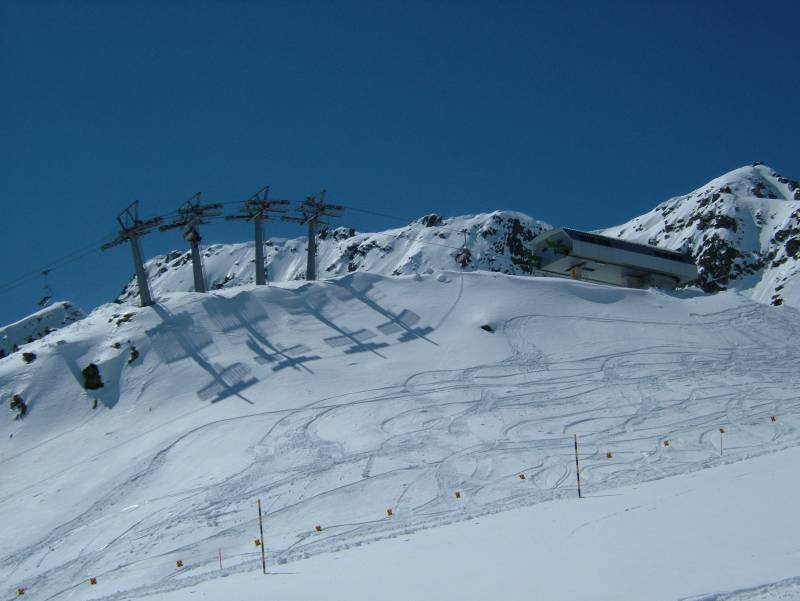Bergstation der Sesselbahn Flesch, April 2006