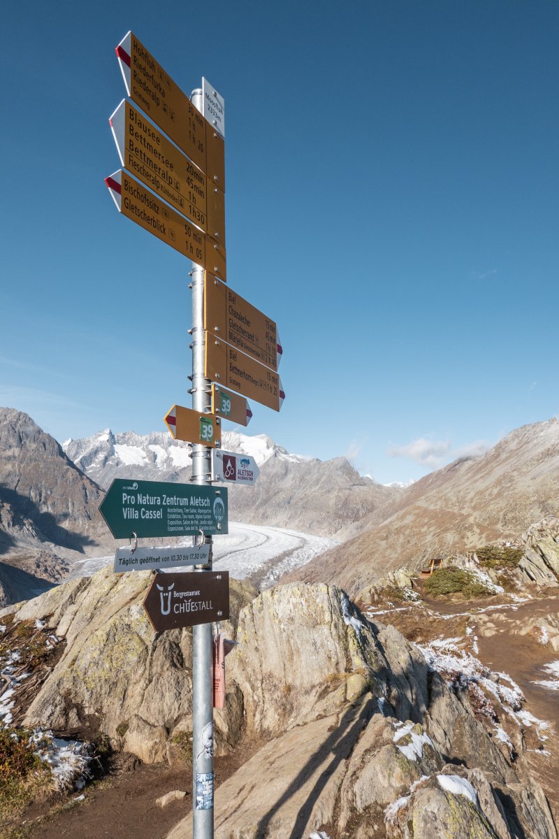 Wegweiser auf der Moosfluh, Oktober 2021