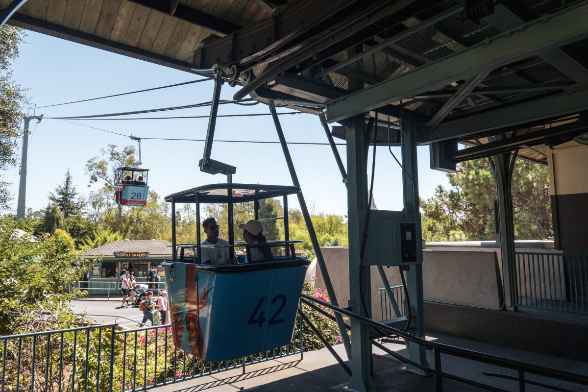 Bergstation der Kabinenbahn San Diego Zoo, August 2024
