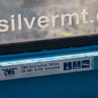 Herstellertafel in einer Kabine der Kabinenbahn Kellogg-Silver Mountain, September 2024
