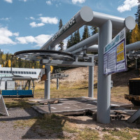 Talstation der Sesselbahn Spirit Ridge, Oktober 2024