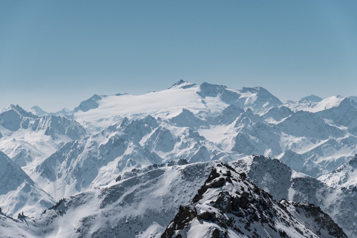 Blick vom Gemsstock zum Gletscher am Basodino