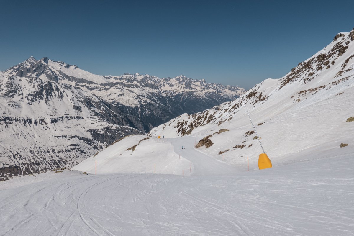 Skipiste am Gemsstock in Andermatt, März 2022