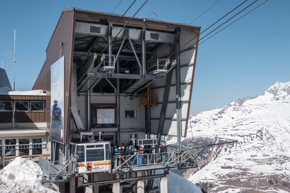 Talstation der Luftseilbahn Gurschen-Gemsstock, März 2022