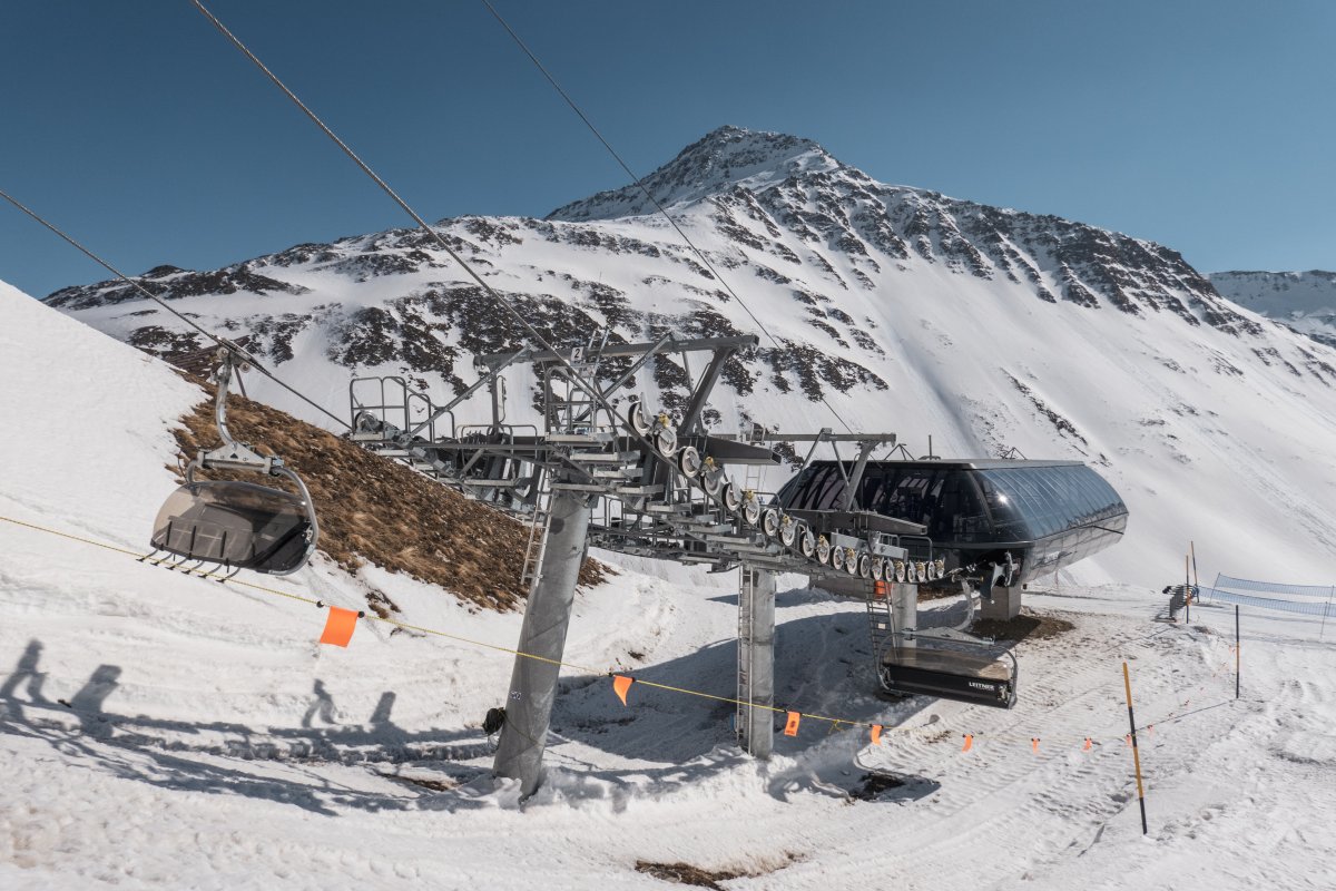 Talstation der Sesselbahn Vordere Felli-Schneehüenerstock, März 2022