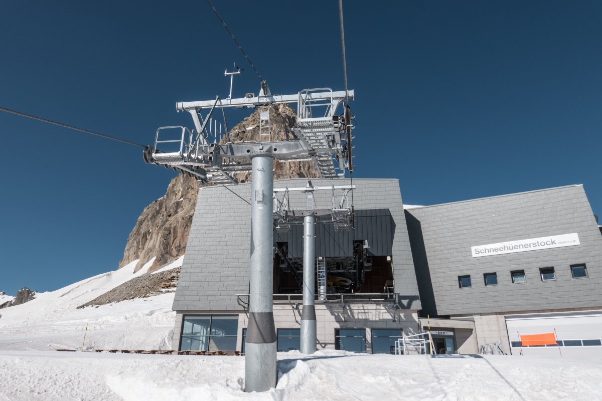 Bergstation der Sesselbahn Vordere Felli-Schneehüenerstock, März 2022