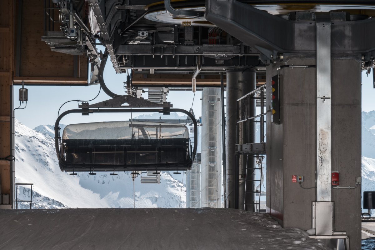 Bergstation der Sesselbahn Vordere Felli-Schneehüenerstock, März 2022