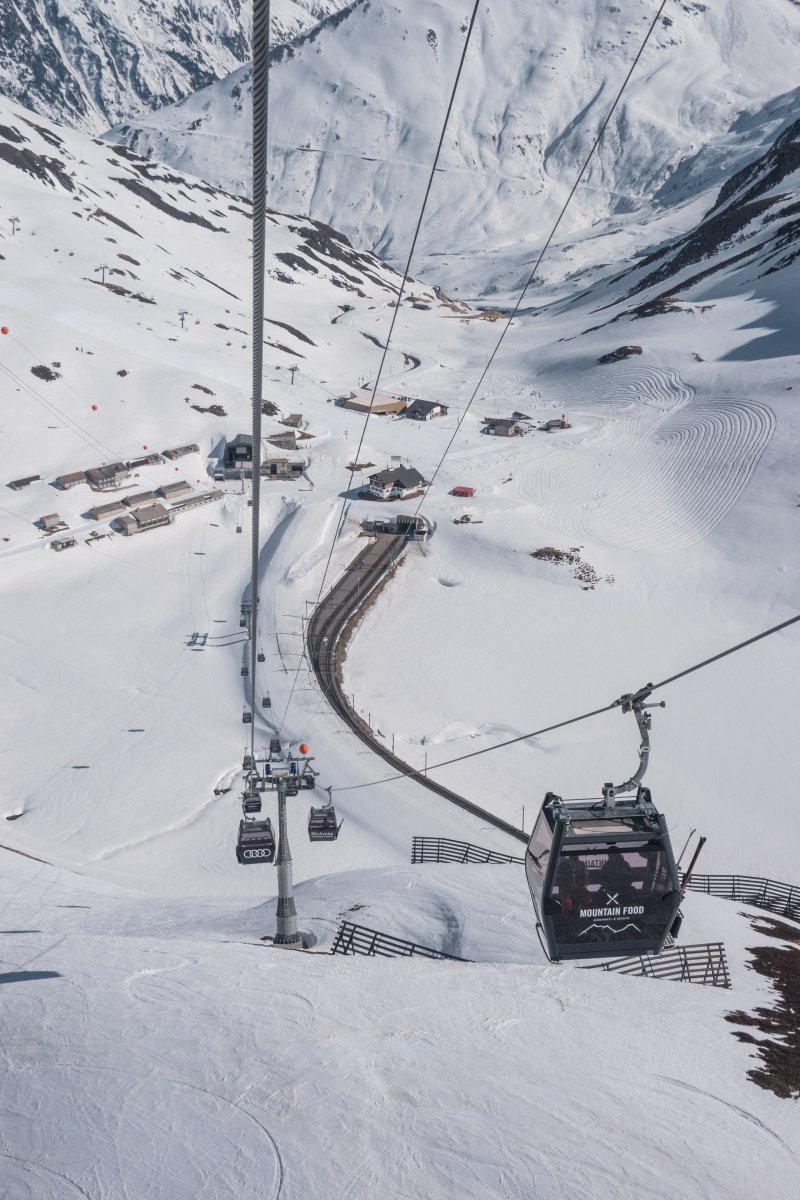 Talfahrt mit der Seilbahn zum Oberalppass