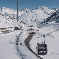 Kabinenbahn Oberalppass-Platten-Schneehüenerstock, März 2022