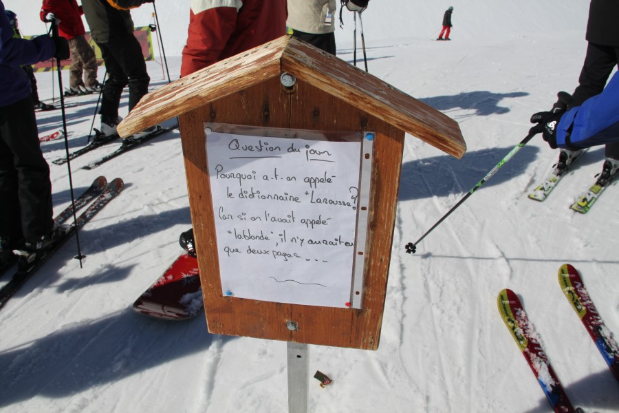 Man beweist beissenden Humor in Anzère... März 2012