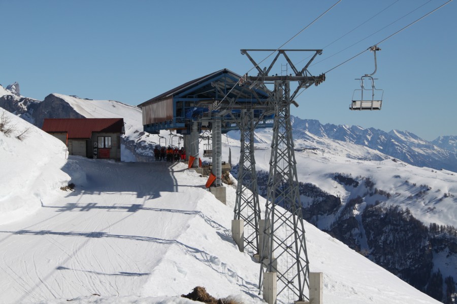 Mittelstation der Sesselbahn Les Rousses-Combe de Serin-Le Bâté, März 2012