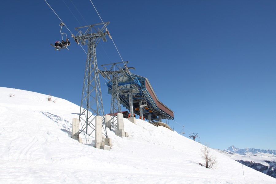 Mittelstation der Sesselbahn Les Rousses-Combe de Serin-Le Bâté, März 2012