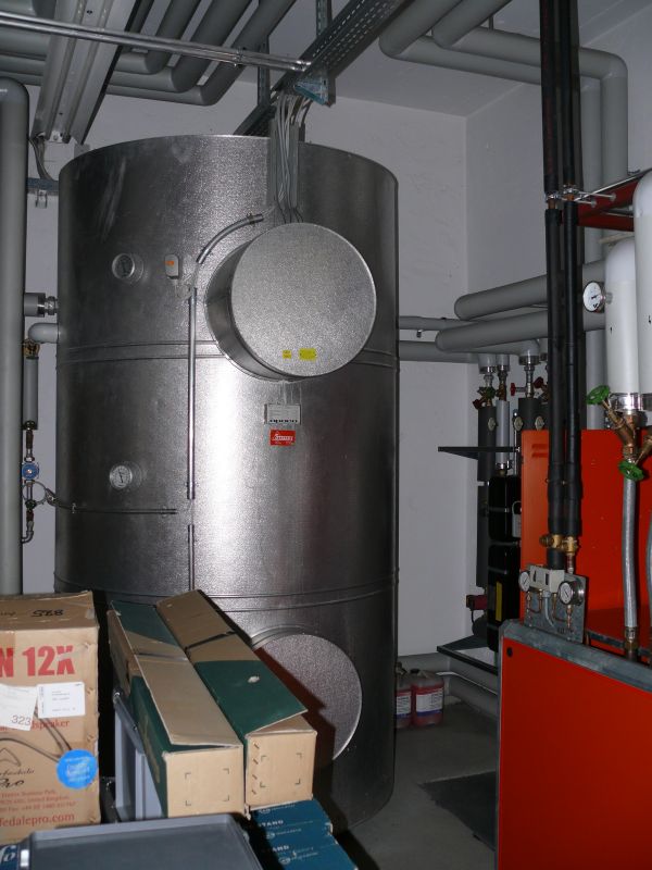 Mithilfe einer Wärmepumpe kann die durch die Maschinen freigesetzte Wärme zum Heizen der Restaurants weiterverwendet werden, Oktober 2007