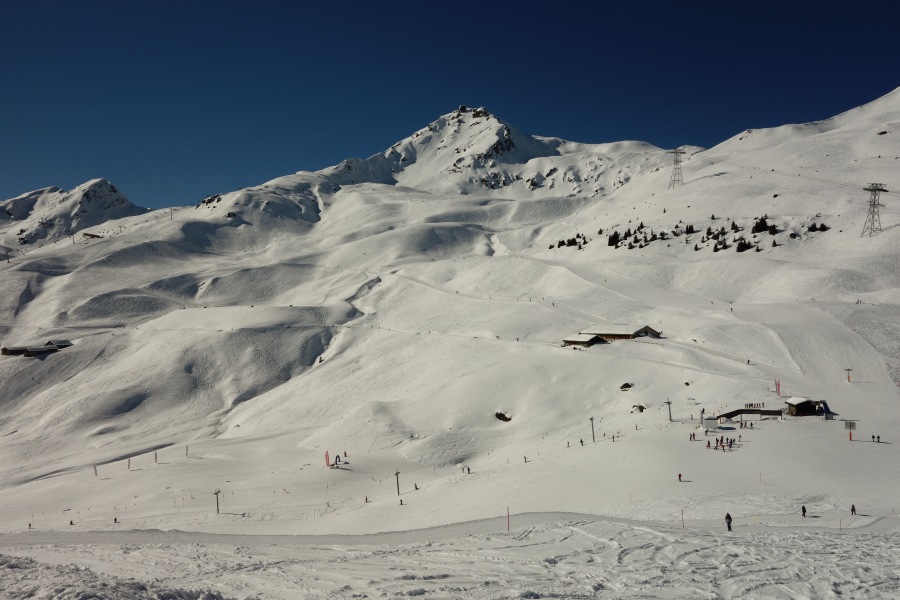 Blick auf das Skigelände am Weisshorn vom Tschuggen, März 2014