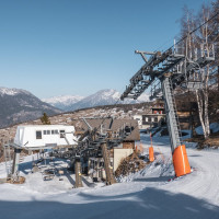 Talstation der Sesselbahn Brandalp-Breitensteg, März 2022