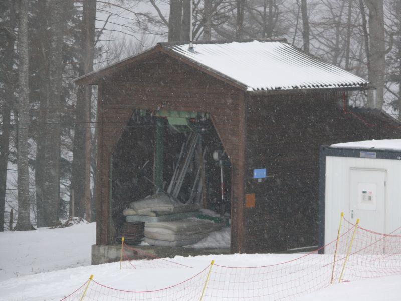 Talstation des Schlepplifts Bödeli, März 2008