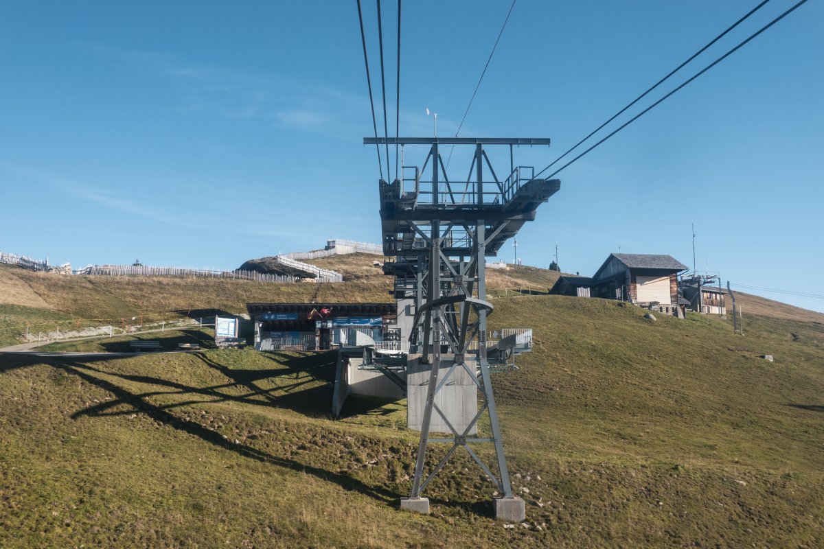 Bergstation der Gruppenumlaufbahn Beatenberg-Vorsass-Niederhorn, Oktober 2021