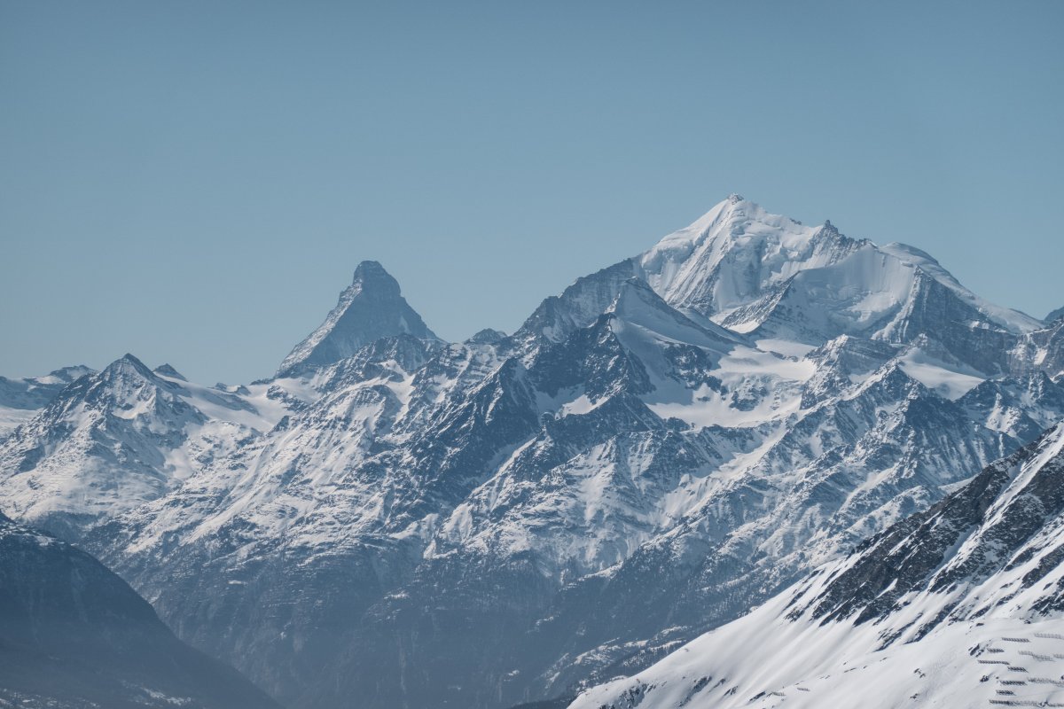 Blick von der Belalp auf Matterhorn und Weisshorn, März 2022