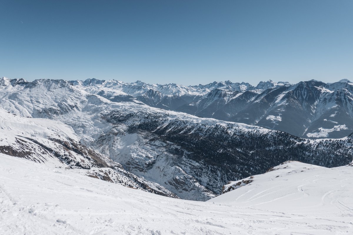 Panorama vom Aletschbord auf den Aletschgletscher, März 2022