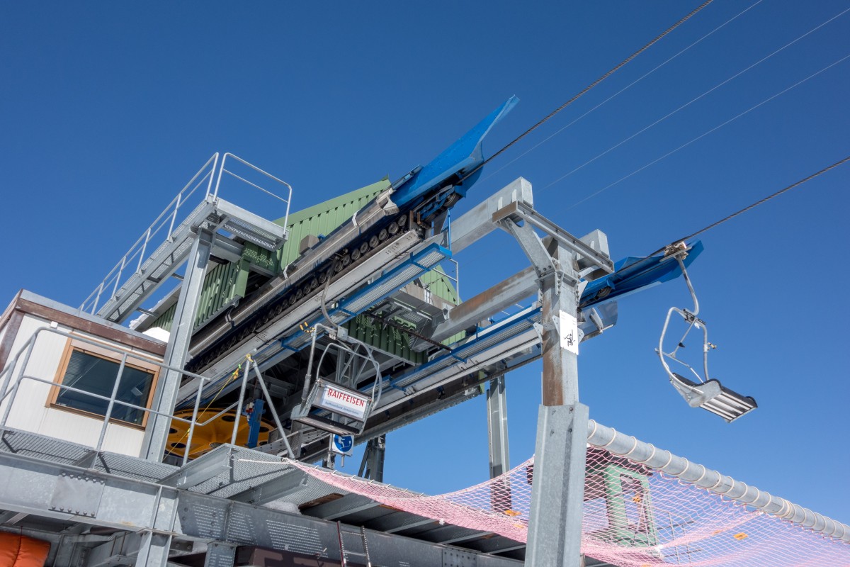 Bergstation der Sesselbahn Bellwald-Richinen, April 2018