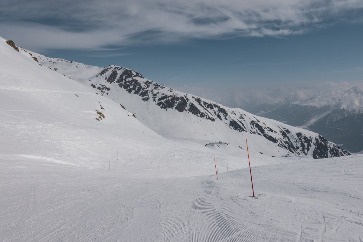 Abfahrt an der Sesselbahn Richinen-Furgglti im Skigebiet Bellwald, März 2022