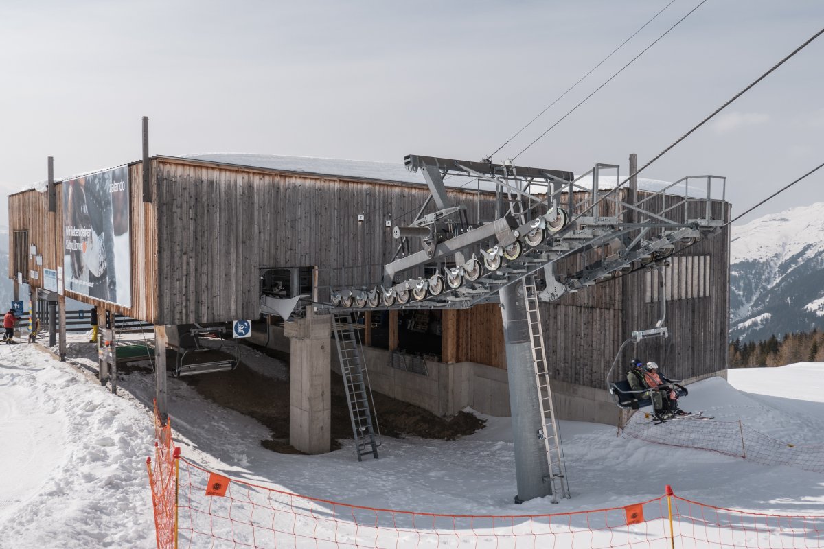 Talstation der Sesselbahn Richinen-Furgglti, März 2022