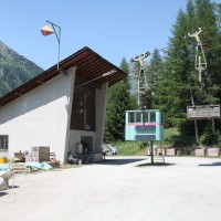 Ganz in der Nähe von Pranzaira befindet sich in Ca d'Faret noch eine weitere Luftseilbahn der EW Zürich, die aber nicht öffentlich ist, Juli 2010