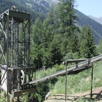 Abspannung des Zugseils der Luftseilbahn Ca d'Faret-Murtaira, Juli 2010