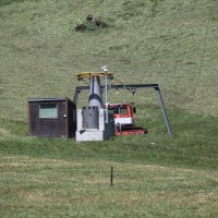 Talstation des Müller-Schlepplifts in Casaccia. Dabei handelt es sich um eine Occasionsanlage aus Sils, Juli 2010