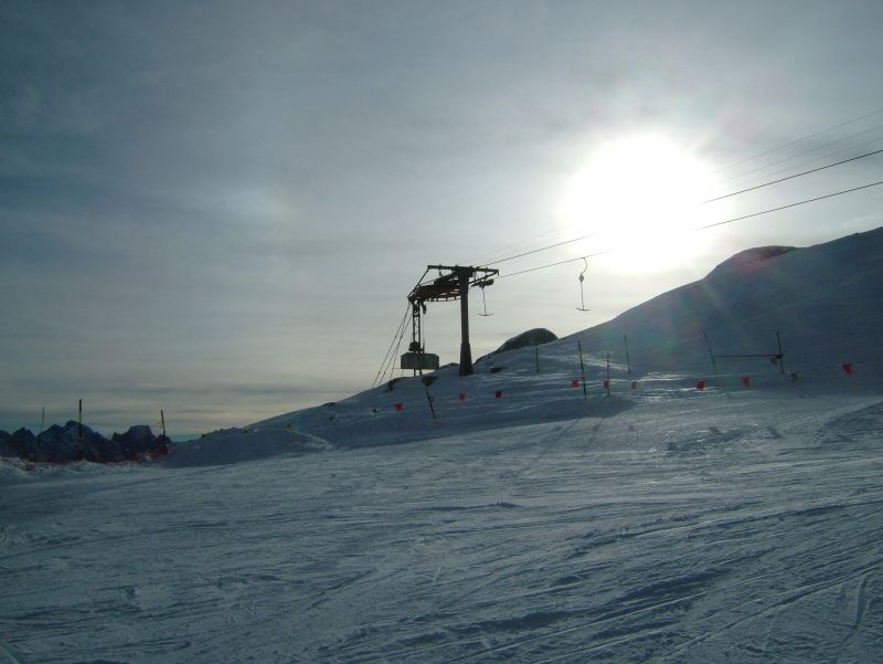 Bergstation des Schlepplifts Mot-Scalotta in der Abendsonne, Februar 2007