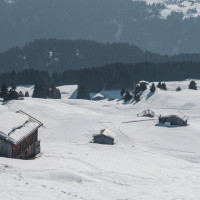 Blick zur Talstation des ehemaligen Schlepplifts Crest Ault in Brigels, Februar 2021