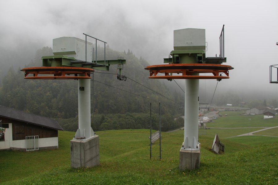 Bergstationen der beiden Schlepplifte Campo Blenio 1, Oktober 2010