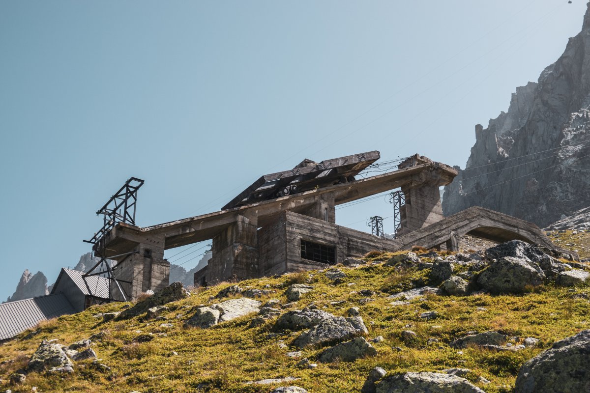 Talstation der nie fertiggestellten Seilbahn zum Col du Midi