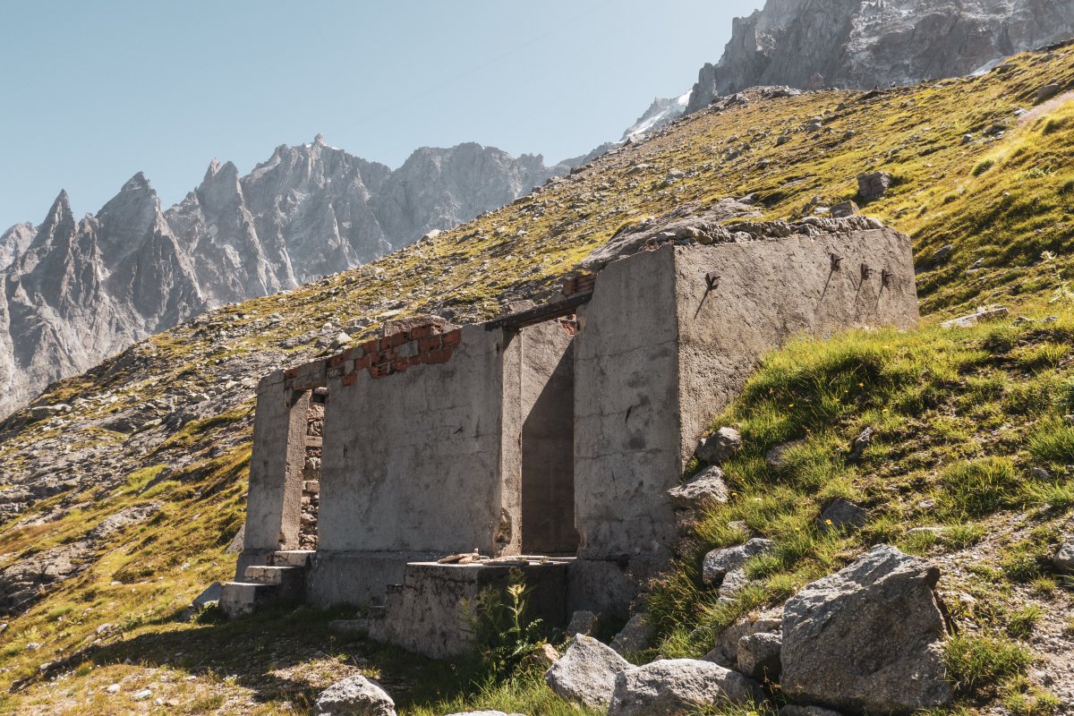 Ruinen am Gare des Glaciers im Hochgebirge