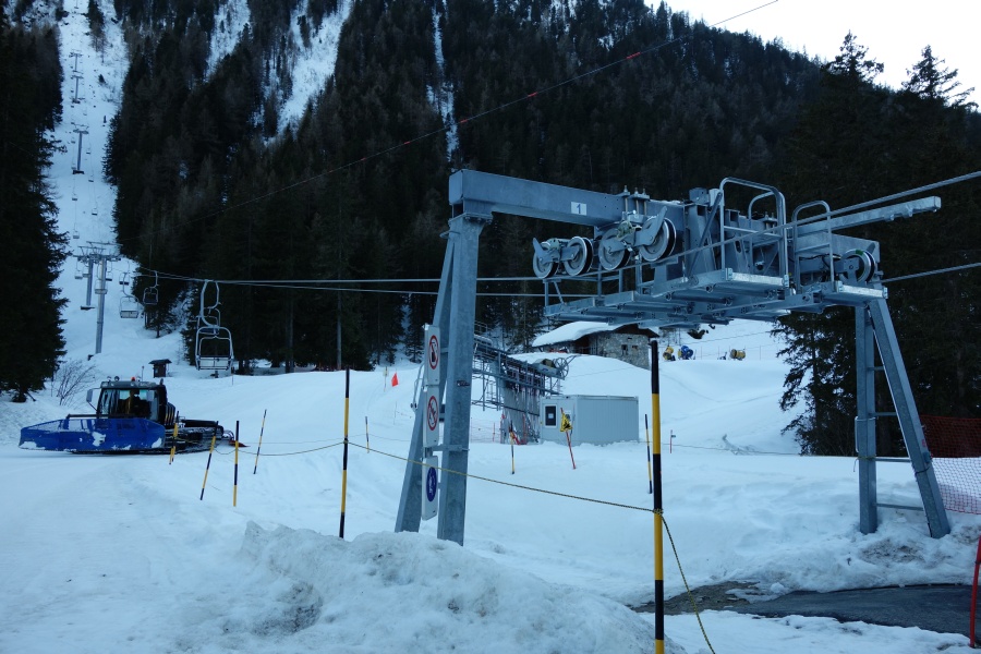 Sesselbahn Champex-La Breya, die nach einem Brand neugebaut werden musste. Eine Bahn von Baco-Poma ersetzte die Städeli-Sesselbahn, März 2014