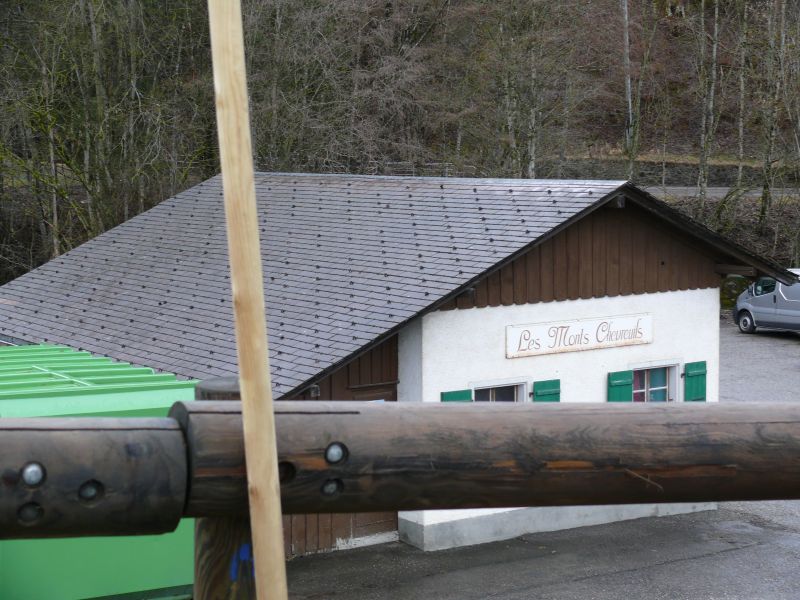 Talstation der ehemaligen Sesselbahn Les Moulins-Les Coullayes, März 2008