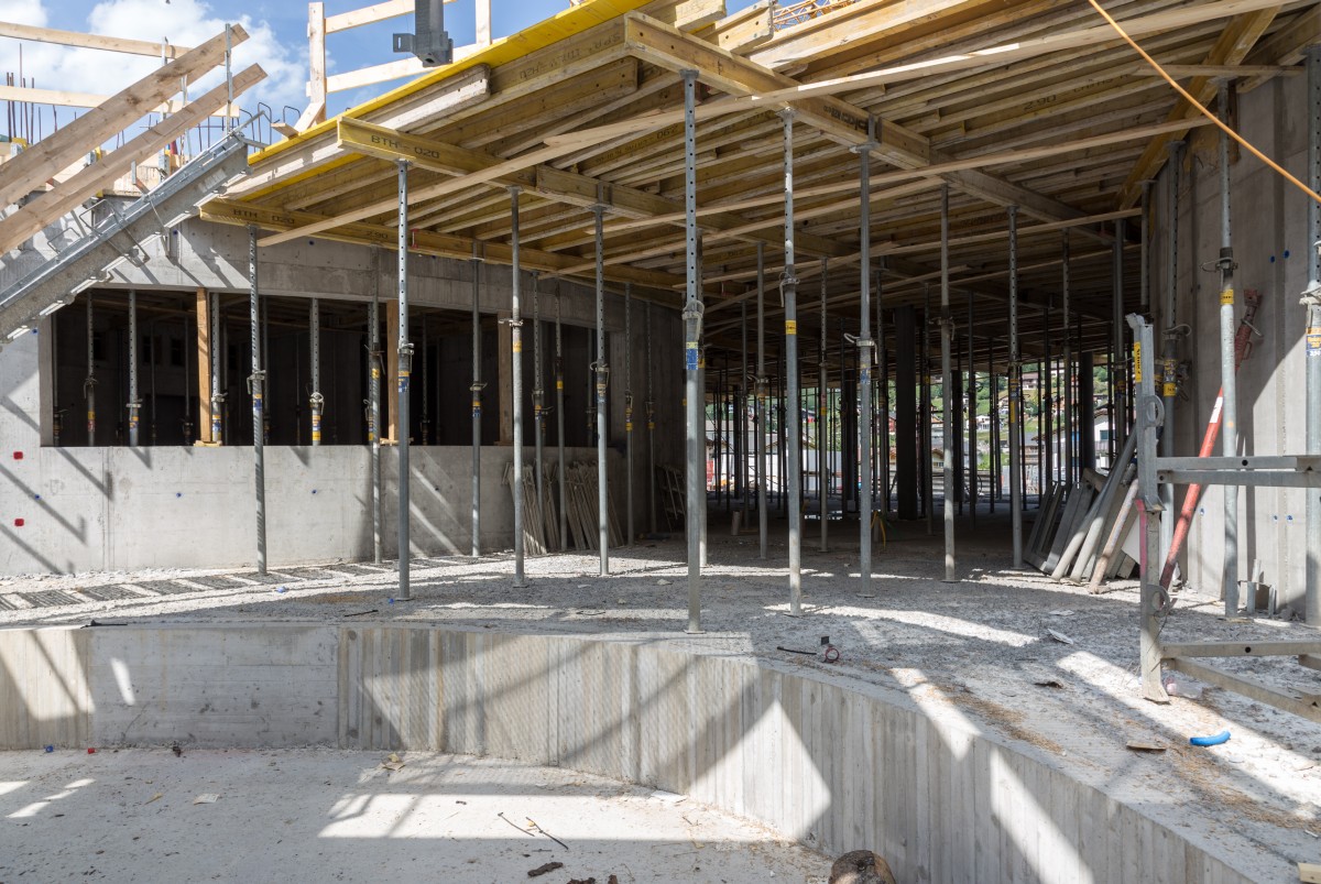 Talstation der Kabinenbahn Churwalden-Alp Stätz mit Eingangsbereich und Kommandoraum, Juli 2015