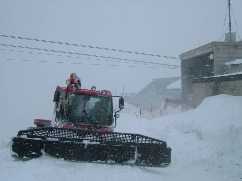 Pistenfahrzeug auf dem Cry d'Er, April 2006