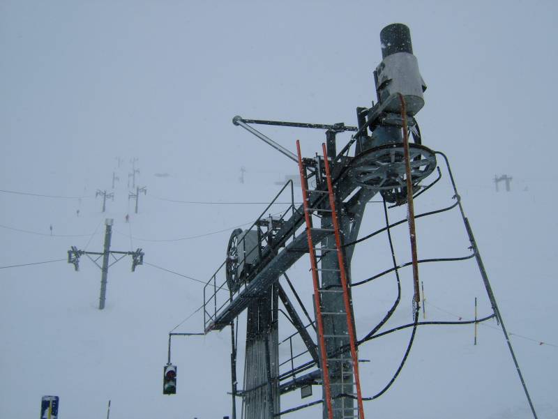 Talstationen der Schlepplifte La Chaux, April 2006