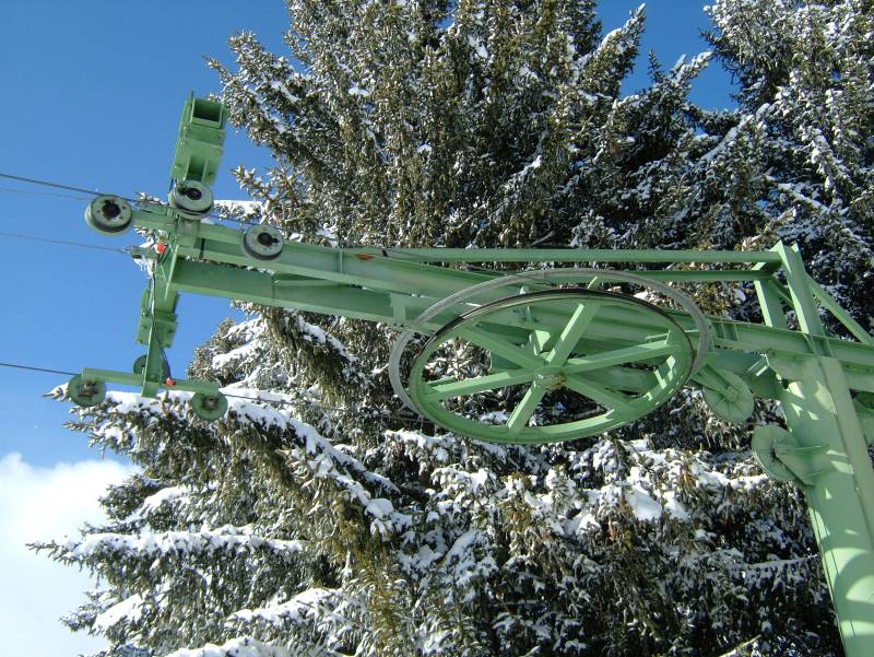 Bergstation des Schlepplifts Golf 2, April 2006