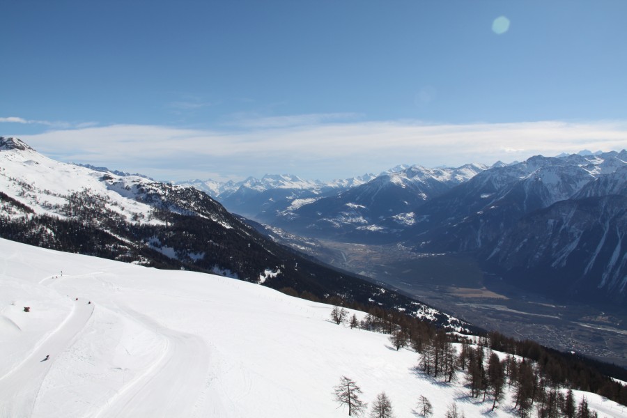Panorama Richtung Osten mit Bewölkung im Oberwallis, Februar 2012