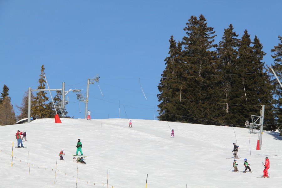 Der vor einigen Jahren verlängerte Poma-Schlepplift Verdets, eine kurze Übungsanlage, Februar 2012