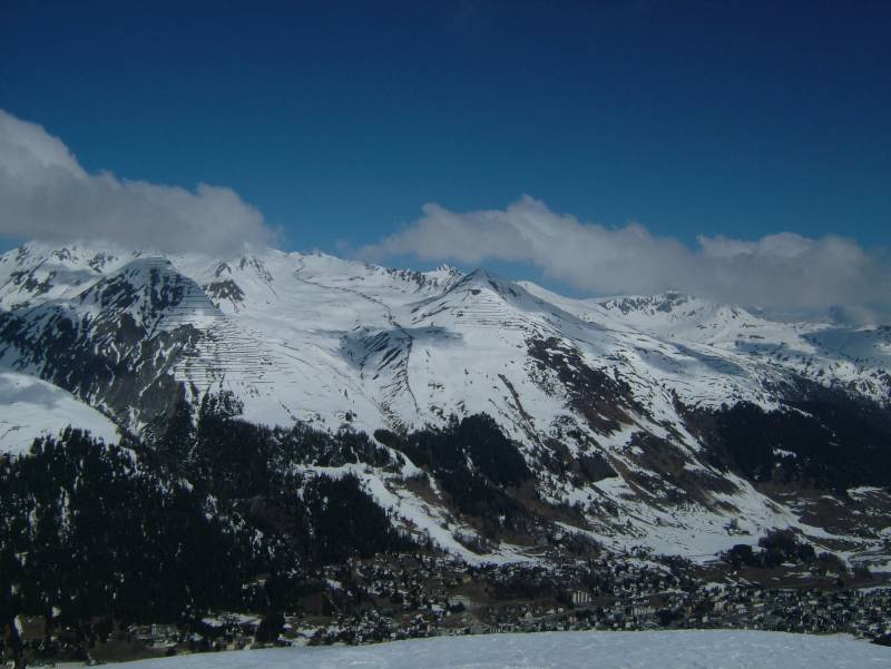 Blick vom Jakobshorn zur Schatzalp und Parsenn, April 2005